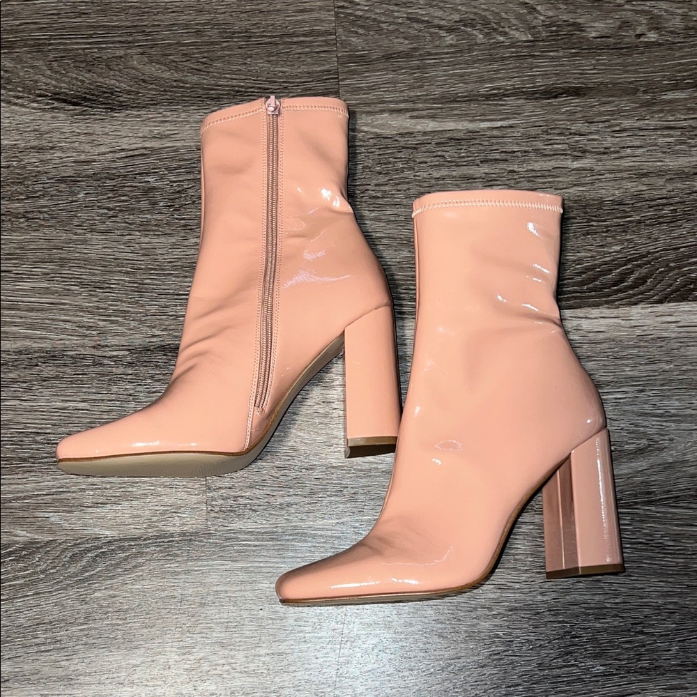 NWOB Steve Madden Vegan Leather Nude/Pink Square Toe Ankle Boots US W9 - Picture 2 of 9